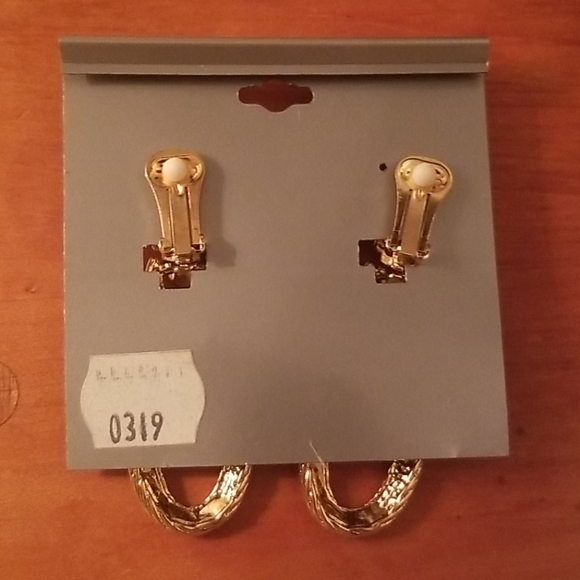 NEW - chic clip-on earrings - Picture 2 of 2